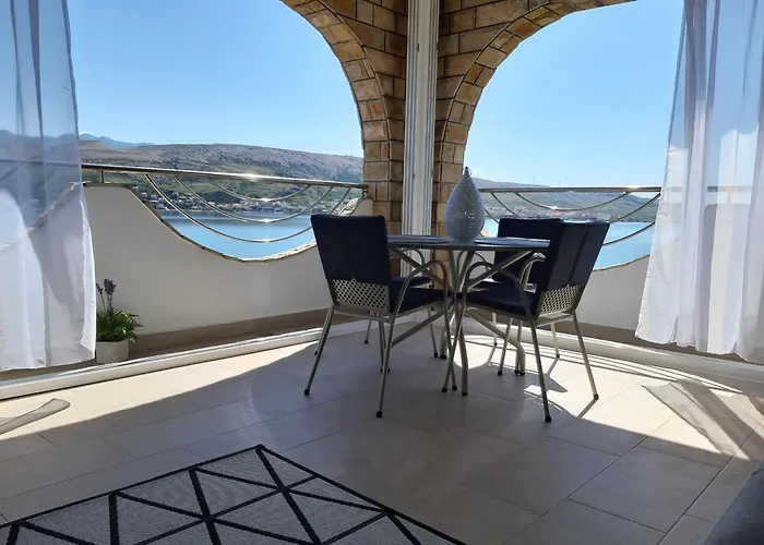 Apartment Pool Adriana