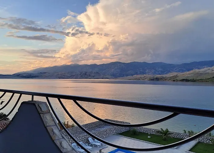 Apartment Pool Adriana