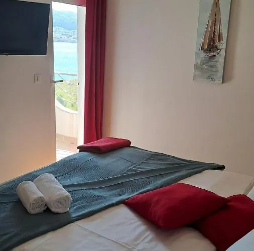 Апартаменты Pool Adriana *